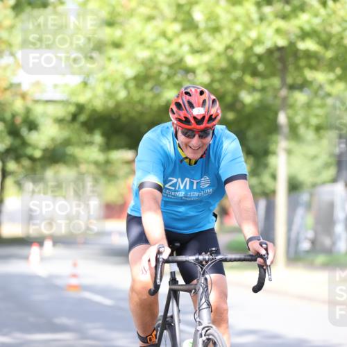 11.08.2024 - GEWOBA Citytriathlon Bremen H.Heesch http://msf.ph/oto/6769792 11.08.2024 10:43:32 Radfahren 2, 6, 17, 108 meine-sportfotos.de