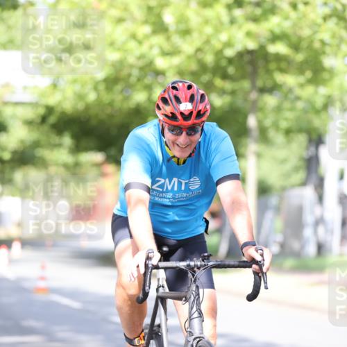 11.08.2024 - GEWOBA Citytriathlon Bremen H.Heesch http://msf.ph/oto/6769794 11.08.2024 10:43:32 Radfahren 2, 6, 17, 108 meine-sportfotos.de