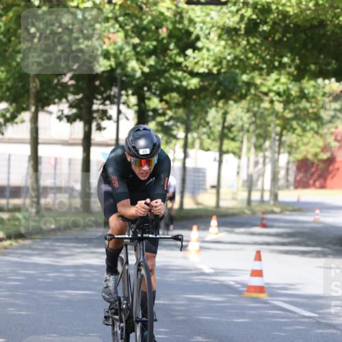 11.08.2024 - GEWOBA Citytriathlon Bremen H.Heesch http://msf.ph/oto/6769808 11.08.2024 10:33:16 Radfahren 46, 85 meine-sportfotos.de