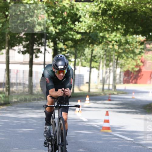 11.08.2024 - GEWOBA Citytriathlon Bremen H.Heesch http://msf.ph/oto/6769811 11.08.2024 10:33:16 Radfahren 46, 85 meine-sportfotos.de