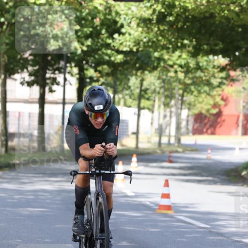 11.08.2024 - GEWOBA Citytriathlon Bremen H.Heesch http://msf.ph/oto/6769814 11.08.2024 10:33:16 Radfahren 46, 85 meine-sportfotos.de