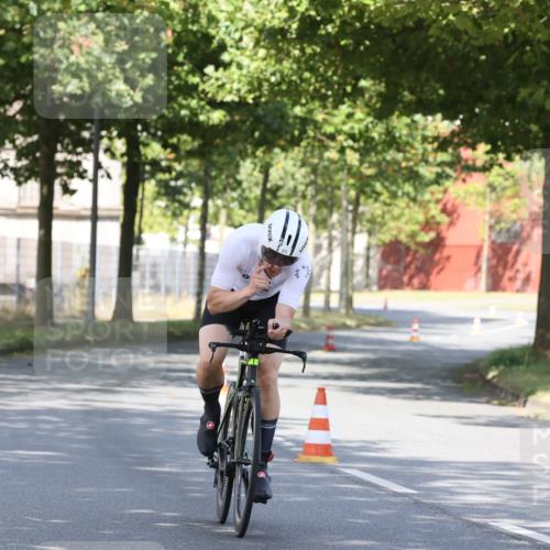 11.08.2024 - GEWOBA Citytriathlon Bremen H.Heesch http://msf.ph/oto/6769824 11.08.2024 10:33:20 Radfahren 46, 85 meine-sportfotos.de