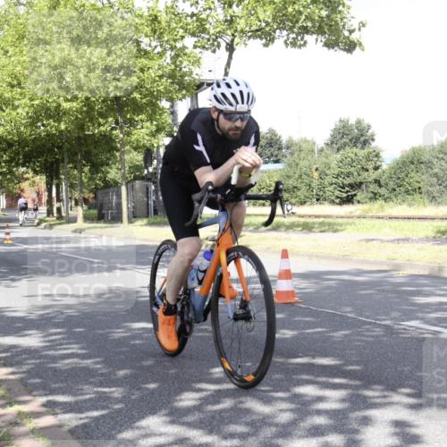 11.08.2024 - GEWOBA Citytriathlon Bremen H.Heesch http://msf.ph/oto/6769825 11.08.2024 11:52:57 Radfahren 917, 987, 1005 meine-sportfotos.de