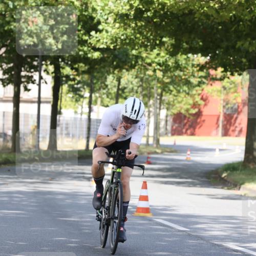 11.08.2024 - GEWOBA Citytriathlon Bremen H.Heesch http://msf.ph/oto/6769827 11.08.2024 10:33:20 Radfahren 46, 85 meine-sportfotos.de