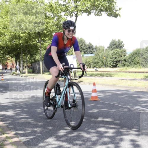 11.08.2024 - GEWOBA Citytriathlon Bremen H.Heesch http://msf.ph/oto/6769828 11.08.2024 11:53:01 Radfahren 917, 1005 meine-sportfotos.de