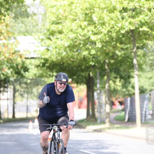 11.08.2024 - GEWOBA Citytriathlon Bremen H.Heesch http://msf.ph/oto/6769831 11.08.2024 10:43:37 Radfahren 2, 6, 17, 108 meine-sportfotos.de