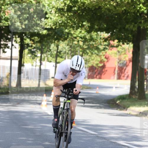11.08.2024 - GEWOBA Citytriathlon Bremen H.Heesch http://msf.ph/oto/6769835 11.08.2024 10:33:20 Radfahren 46, 85 meine-sportfotos.de