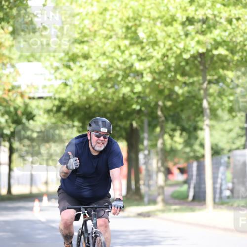 11.08.2024 - GEWOBA Citytriathlon Bremen H.Heesch http://msf.ph/oto/6769838 11.08.2024 10:43:37 Radfahren 2, 6, 17, 108 meine-sportfotos.de
