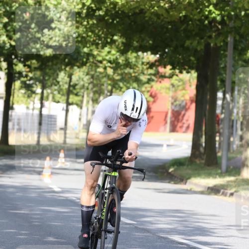 11.08.2024 - GEWOBA Citytriathlon Bremen H.Heesch http://msf.ph/oto/6769842 11.08.2024 10:33:20 Radfahren 46, 85 meine-sportfotos.de