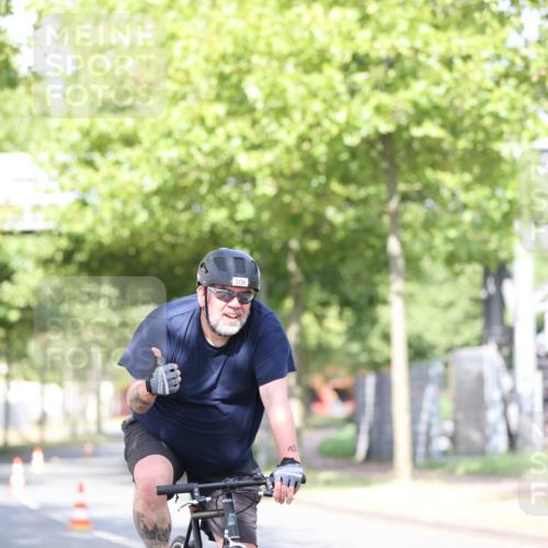 11.08.2024 - GEWOBA Citytriathlon Bremen H.Heesch http://msf.ph/oto/6769851 11.08.2024 10:43:37 Radfahren 2, 6, 17, 108 meine-sportfotos.de