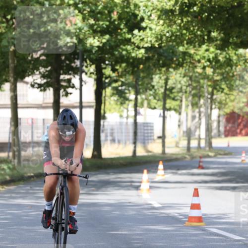 11.08.2024 - GEWOBA Citytriathlon Bremen H.Heesch http://msf.ph/oto/6769853 11.08.2024 10:34:28 Radfahren 105 meine-sportfotos.de