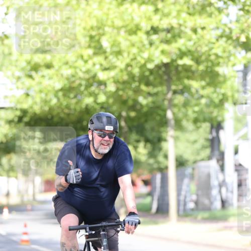 11.08.2024 - GEWOBA Citytriathlon Bremen H.Heesch http://msf.ph/oto/6769855 11.08.2024 10:43:37 Radfahren 2, 6, 17, 108 meine-sportfotos.de