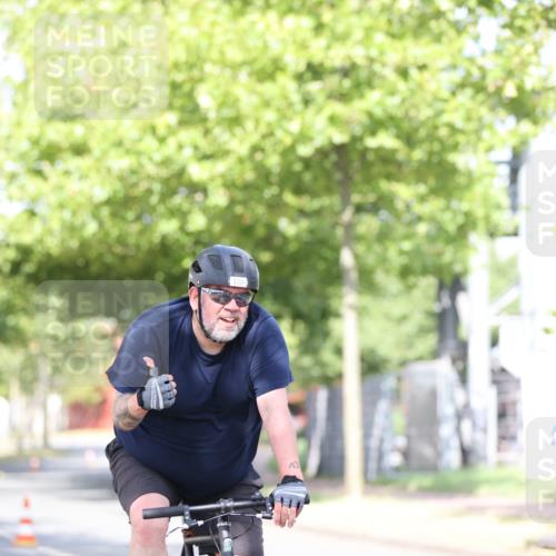 11.08.2024 - GEWOBA Citytriathlon Bremen H.Heesch http://msf.ph/oto/6769857 11.08.2024 10:43:37 Radfahren 2, 6, 17, 108 meine-sportfotos.de