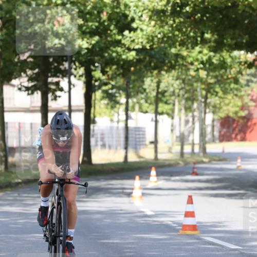 11.08.2024 - GEWOBA Citytriathlon Bremen H.Heesch http://msf.ph/oto/6769859 11.08.2024 10:34:28 Radfahren 105 meine-sportfotos.de