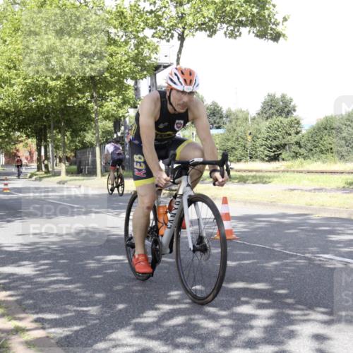 11.08.2024 - GEWOBA Citytriathlon Bremen H.Heesch http://msf.ph/oto/6769860 11.08.2024 11:54:04 Radfahren 804, 856, 969, 1000 meine-sportfotos.de
