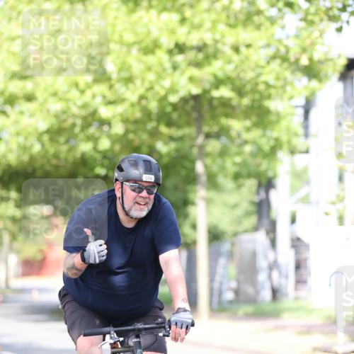 11.08.2024 - GEWOBA Citytriathlon Bremen H.Heesch http://msf.ph/oto/6769861 11.08.2024 10:43:37 Radfahren 2, 6, 17, 108 meine-sportfotos.de