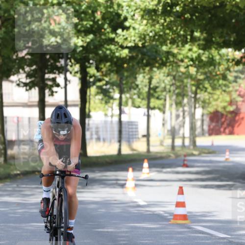 11.08.2024 - GEWOBA Citytriathlon Bremen H.Heesch http://msf.ph/oto/6769862 11.08.2024 10:34:28 Radfahren 105 meine-sportfotos.de