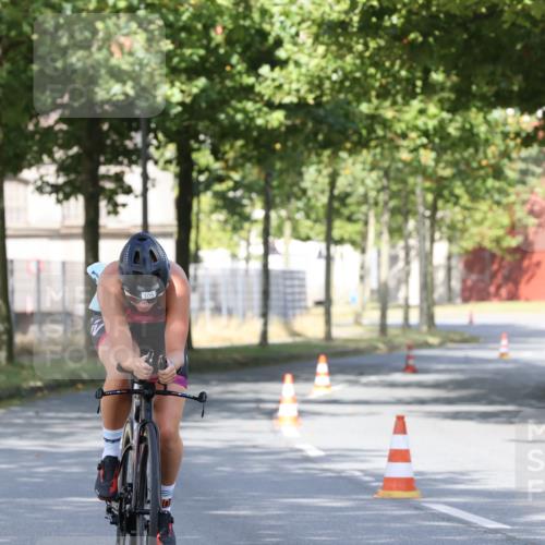 11.08.2024 - GEWOBA Citytriathlon Bremen H.Heesch http://msf.ph/oto/6769863 11.08.2024 10:34:28 Radfahren 105 meine-sportfotos.de