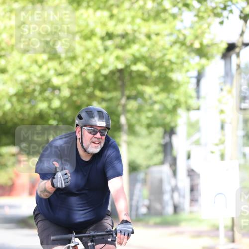 11.08.2024 - GEWOBA Citytriathlon Bremen H.Heesch http://msf.ph/oto/6769865 11.08.2024 10:43:37 Radfahren 2, 6, 17, 108 meine-sportfotos.de