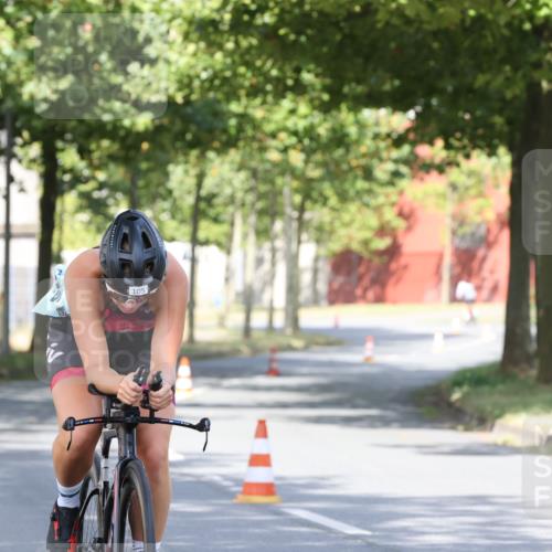 11.08.2024 - GEWOBA Citytriathlon Bremen H.Heesch http://msf.ph/oto/6769866 11.08.2024 10:34:28 Radfahren 105 meine-sportfotos.de