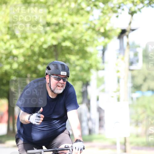 11.08.2024 - GEWOBA Citytriathlon Bremen H.Heesch http://msf.ph/oto/6769872 11.08.2024 10:43:37 Radfahren 2, 6, 17, 108 meine-sportfotos.de