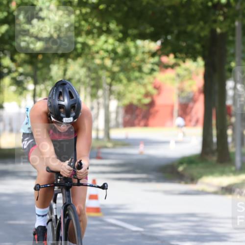11.08.2024 - GEWOBA Citytriathlon Bremen H.Heesch http://msf.ph/oto/6769873 11.08.2024 10:34:29 Radfahren 105 meine-sportfotos.de