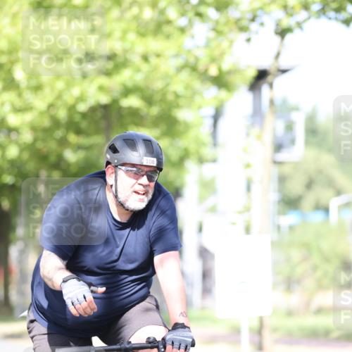11.08.2024 - GEWOBA Citytriathlon Bremen H.Heesch http://msf.ph/oto/6769875 11.08.2024 10:43:37 Radfahren 2, 6, 17, 108 meine-sportfotos.de