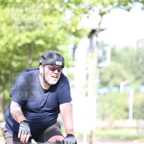 11.08.2024 - GEWOBA Citytriathlon Bremen H.Heesch http://msf.ph/oto/6769878 11.08.2024 10:43:37 Radfahren 2, 6, 17, 108 meine-sportfotos.de