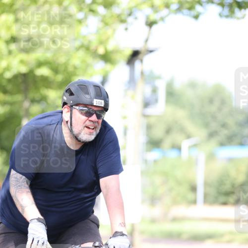 11.08.2024 - GEWOBA Citytriathlon Bremen H.Heesch http://msf.ph/oto/6769881 11.08.2024 10:43:37 Radfahren 2, 6, 17, 108 meine-sportfotos.de