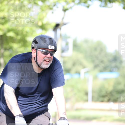 11.08.2024 - GEWOBA Citytriathlon Bremen H.Heesch http://msf.ph/oto/6769884 11.08.2024 10:43:37 Radfahren 2, 6, 17, 108 meine-sportfotos.de