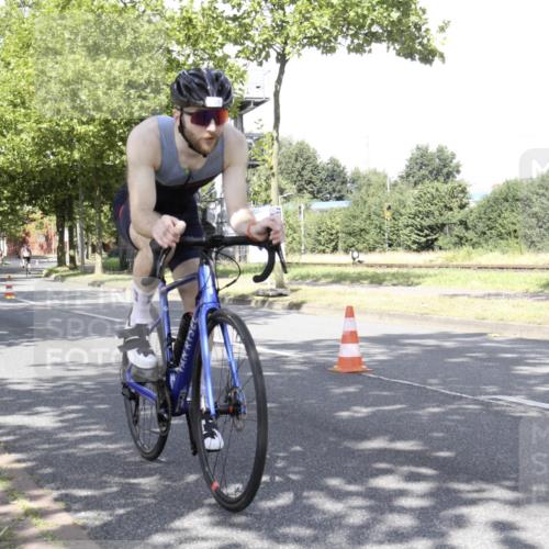 11.08.2024 - GEWOBA Citytriathlon Bremen H.Heesch http://msf.ph/oto/6769887 11.08.2024 11:54:50 Radfahren 749, 824, 831, 850, 898, 957, 960, 961, 998 meine-sportfotos.de