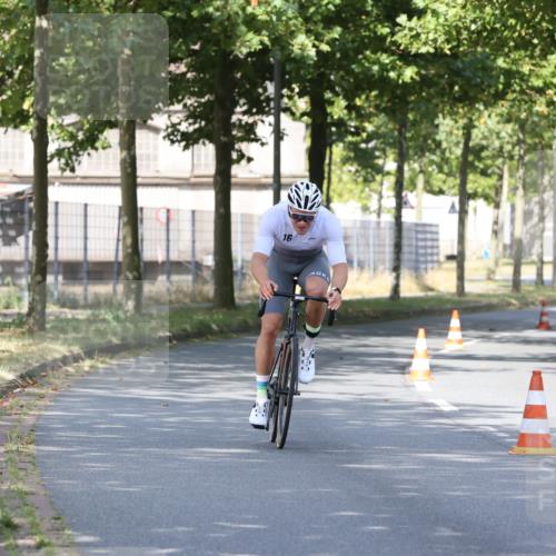 11.08.2024 - GEWOBA Citytriathlon Bremen H.Heesch http://msf.ph/oto/6769890 11.08.2024 10:34:57 Radfahren  meine-sportfotos.de