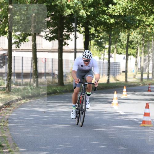 11.08.2024 - GEWOBA Citytriathlon Bremen H.Heesch http://msf.ph/oto/6769895 11.08.2024 10:34:57 Radfahren  meine-sportfotos.de