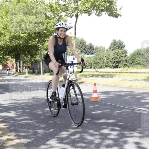 11.08.2024 - GEWOBA Citytriathlon Bremen H.Heesch http://msf.ph/oto/6769897 11.08.2024 11:54:59 Radfahren 749, 824, 850, 957, 960, 998 meine-sportfotos.de