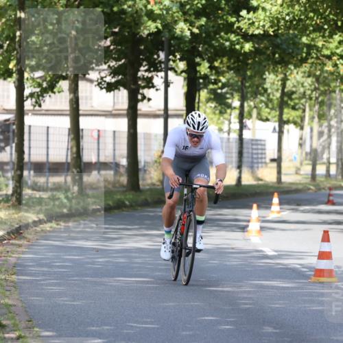 11.08.2024 - GEWOBA Citytriathlon Bremen H.Heesch http://msf.ph/oto/6769900 11.08.2024 10:34:57 Radfahren  meine-sportfotos.de