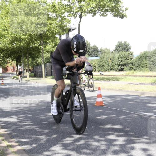 11.08.2024 - GEWOBA Citytriathlon Bremen H.Heesch http://msf.ph/oto/6769902 11.08.2024 11:55:19 Radfahren 781, 878, 1038 meine-sportfotos.de