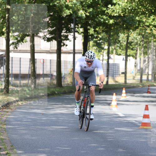 11.08.2024 - GEWOBA Citytriathlon Bremen H.Heesch http://msf.ph/oto/6769904 11.08.2024 10:34:57 Radfahren  meine-sportfotos.de