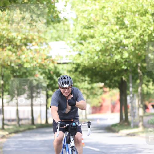 11.08.2024 - GEWOBA Citytriathlon Bremen H.Heesch http://msf.ph/oto/6769906 11.08.2024 10:43:40 Radfahren 2, 6, 108 meine-sportfotos.de
