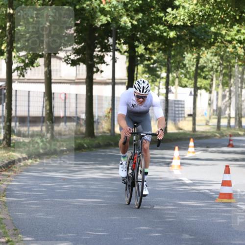 11.08.2024 - GEWOBA Citytriathlon Bremen H.Heesch http://msf.ph/oto/6769907 11.08.2024 10:34:57 Radfahren  meine-sportfotos.de