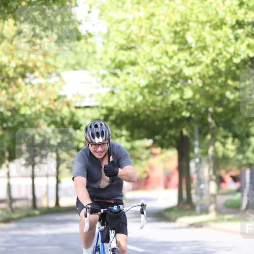 11.08.2024 - GEWOBA Citytriathlon Bremen H.Heesch http://msf.ph/oto/6769913 11.08.2024 10:43:40 Radfahren 2, 6, 108 meine-sportfotos.de