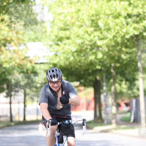 11.08.2024 - GEWOBA Citytriathlon Bremen H.Heesch http://msf.ph/oto/6769919 11.08.2024 10:43:40 Radfahren 2, 6, 108 meine-sportfotos.de
