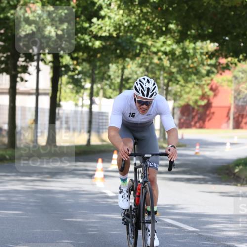 11.08.2024 - GEWOBA Citytriathlon Bremen H.Heesch http://msf.ph/oto/6769928 11.08.2024 10:34:57 Radfahren  meine-sportfotos.de