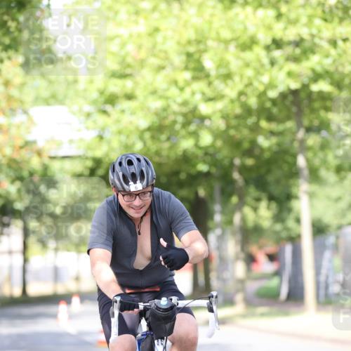 11.08.2024 - GEWOBA Citytriathlon Bremen H.Heesch http://msf.ph/oto/6769929 11.08.2024 10:43:40 Radfahren 2, 6, 108 meine-sportfotos.de