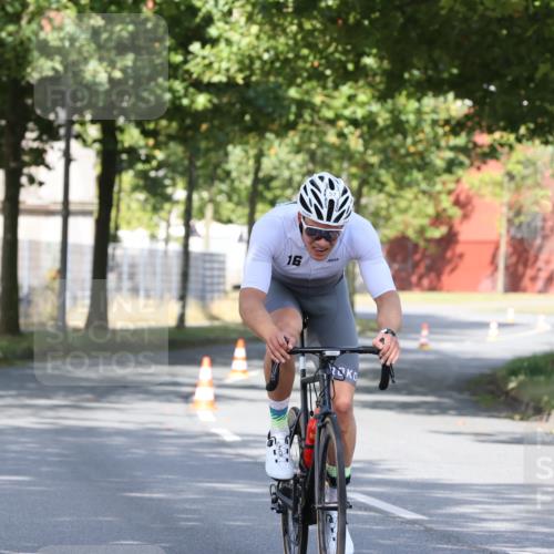 11.08.2024 - GEWOBA Citytriathlon Bremen H.Heesch http://msf.ph/oto/6769930 11.08.2024 10:34:58 Radfahren  meine-sportfotos.de