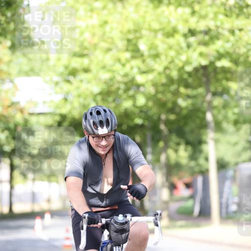 11.08.2024 - GEWOBA Citytriathlon Bremen H.Heesch http://msf.ph/oto/6769932 11.08.2024 10:43:40 Radfahren 2, 6, 108 meine-sportfotos.de