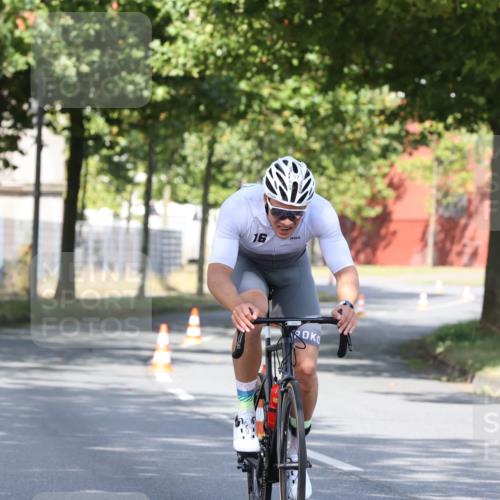 11.08.2024 - GEWOBA Citytriathlon Bremen H.Heesch http://msf.ph/oto/6769933 11.08.2024 10:34:58 Radfahren  meine-sportfotos.de