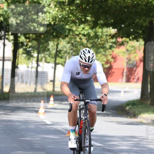 11.08.2024 - GEWOBA Citytriathlon Bremen H.Heesch http://msf.ph/oto/6769935 11.08.2024 10:34:58 Radfahren  meine-sportfotos.de
