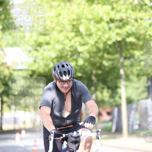 11.08.2024 - GEWOBA Citytriathlon Bremen H.Heesch http://msf.ph/oto/6769936 11.08.2024 10:43:40 Radfahren 2, 6, 108 meine-sportfotos.de