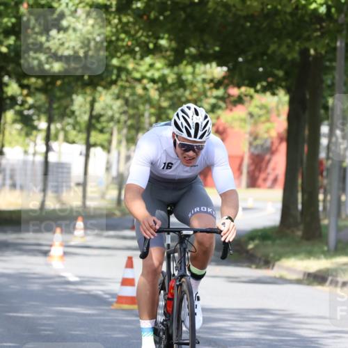 11.08.2024 - GEWOBA Citytriathlon Bremen H.Heesch http://msf.ph/oto/6769941 11.08.2024 10:34:58 Radfahren  meine-sportfotos.de