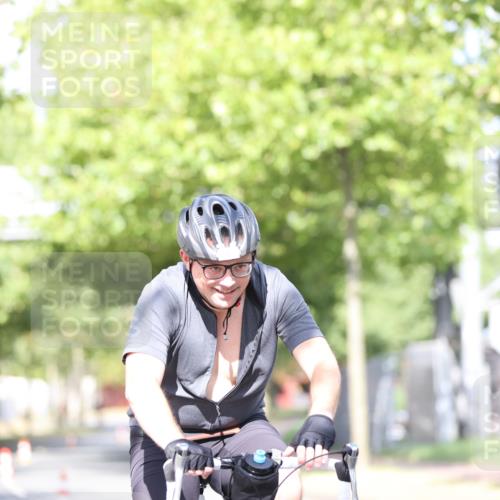 11.08.2024 - GEWOBA Citytriathlon Bremen H.Heesch http://msf.ph/oto/6769942 11.08.2024 10:43:40 Radfahren 2, 6, 108 meine-sportfotos.de